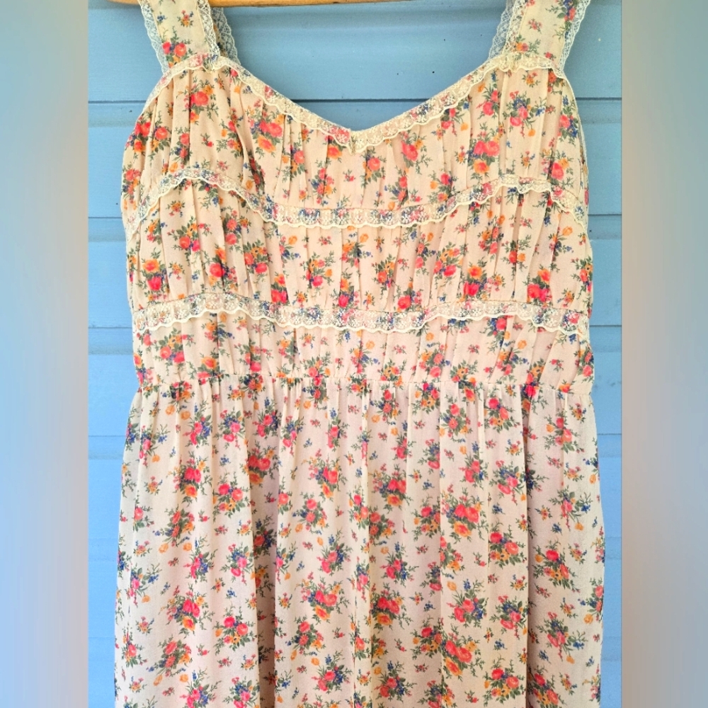 Moon Collection Romantic Lined Full-length Dress Size Medium